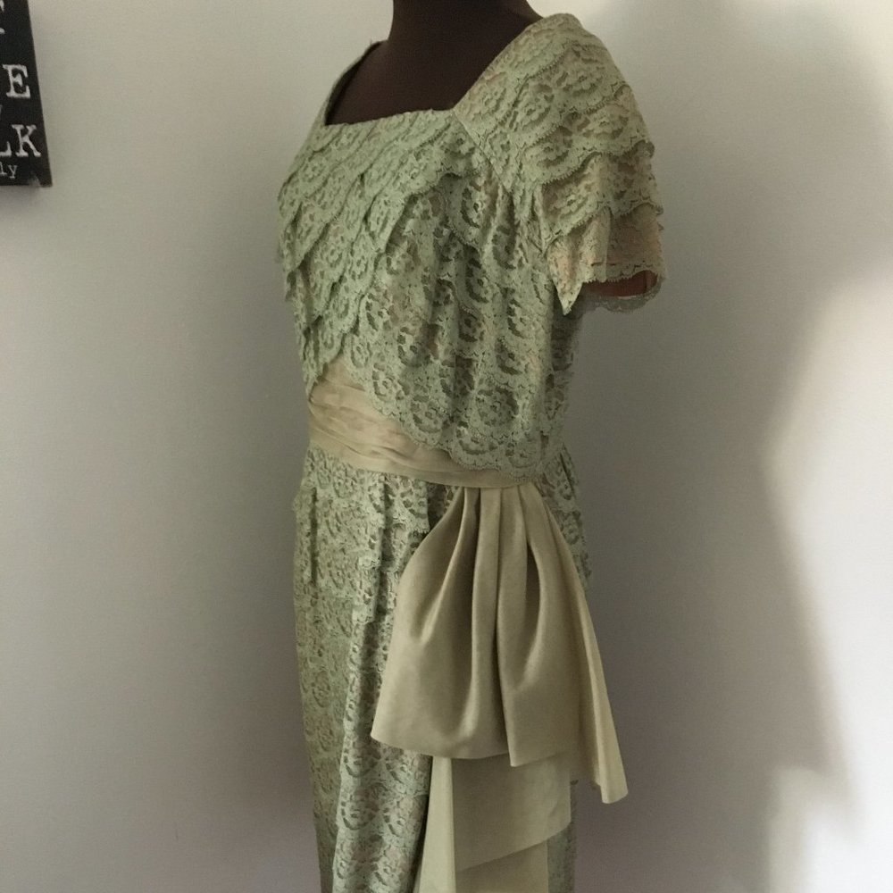 VINTAGE LARGE GREEN LACE AND SASH DRESS - Picture 1 of 6